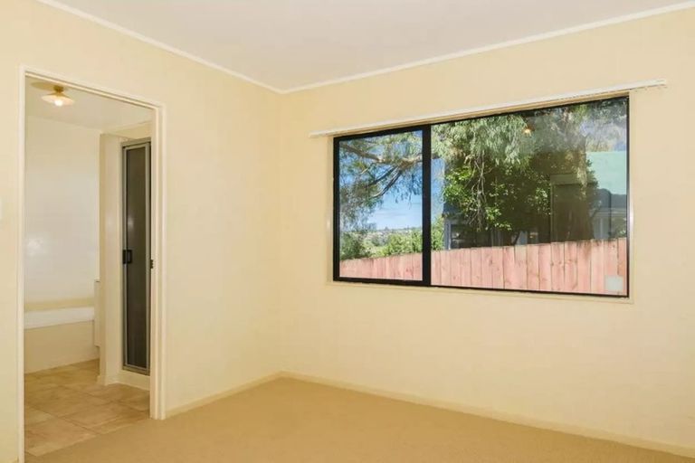 Photo of property in 10a Elizabeth Drive, West Harbour, Auckland, 0618