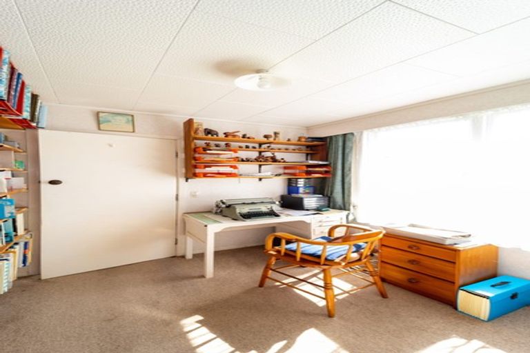 Photo of property in 23 Waitangi Road, Waverley, 4592