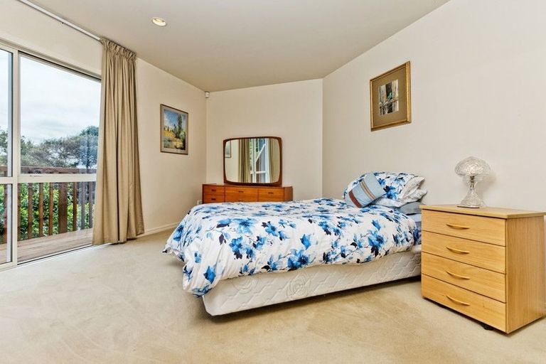 Photo of property in 37 Lorikeet Place, Unsworth Heights, Auckland, 0632