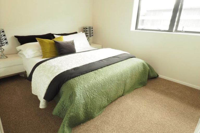 Photo of property in 2/10 Silver Moon Road, Albany Heights, Auckland, 0632