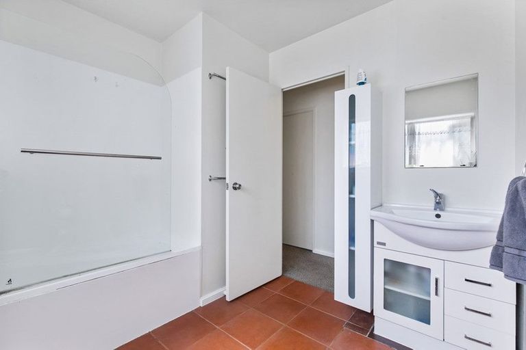 Photo of property in 11a Bill Phillip Place, Clendon Park, Auckland, 2103