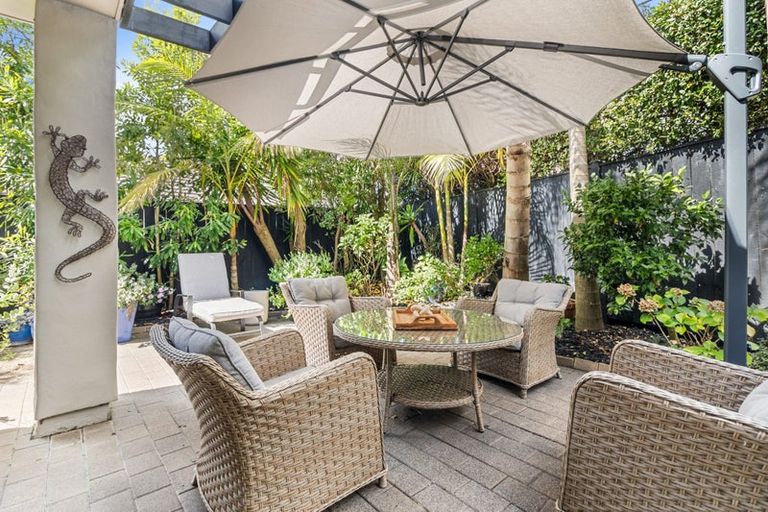 Photo of property in 17 Eaglemont Drive, East Tamaki Heights, Auckland, 2016