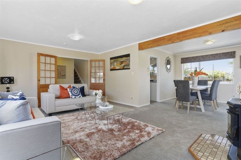 Photo of property in 2/16 Fernbird Place, Massey, Auckland, 0614