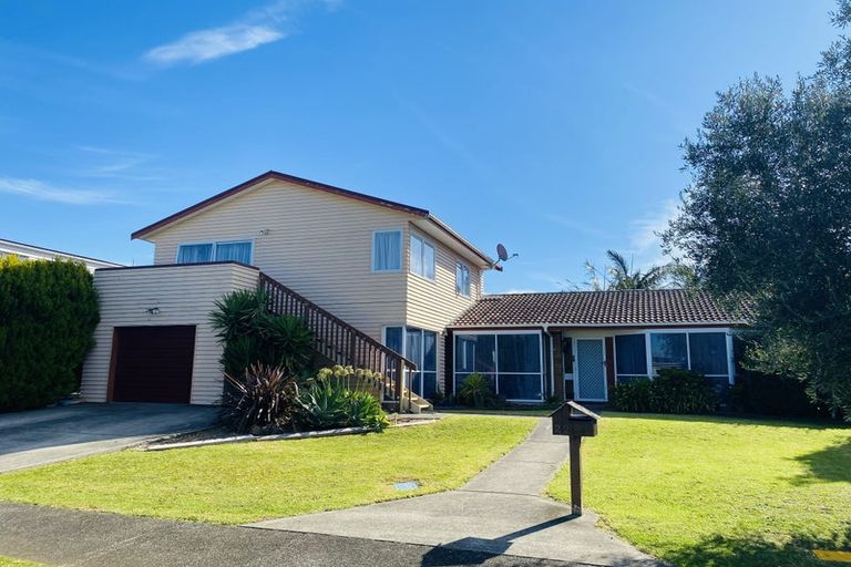 Photo of property in 22 Hedge Row, Sunnyhills, Auckland, 2010