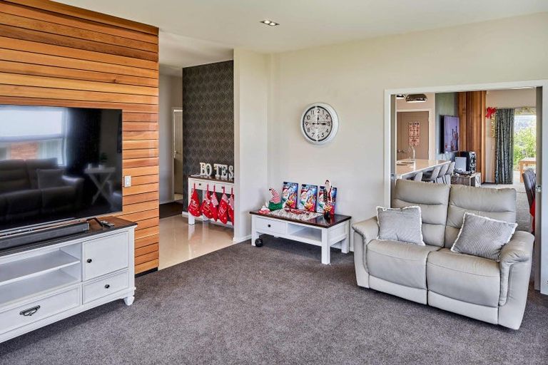 Photo of property in 25 Paparoa Crescent, Aotea, Porirua, 5024