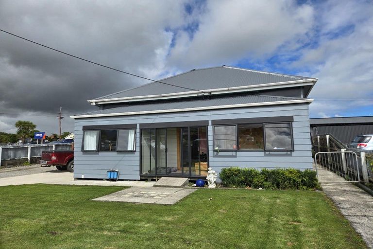 Photo of property in 6 Adderley Street, Westport, 7825