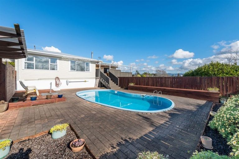 Photo of property in 74 Sylvan Crescent, Te Atatu South, Auckland, 0610