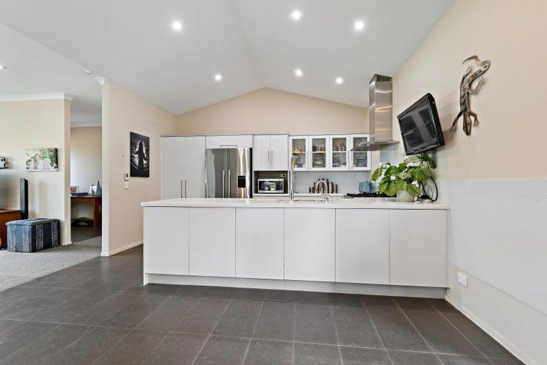 Photo of property in 11 Links Drive, Waiwhakaiho, New Plymouth, 4312