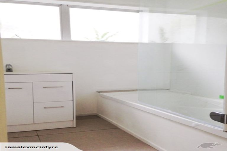 Photo of property in 60 D'oyly Drive, Stanmore Bay, Whangaparaoa, 0932