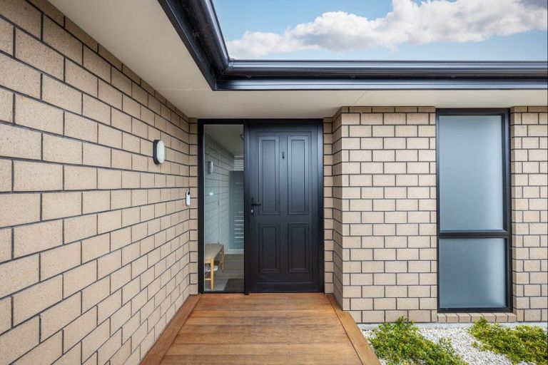 Photo of property in 16 Masters Lane, Waitara, 4320