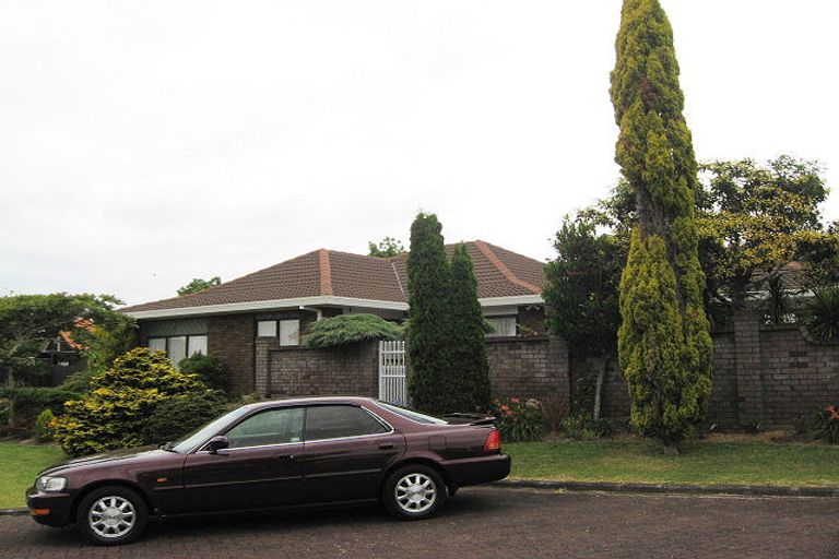 Photo of property in 2 Della Place, Conifer Grove, Takanini, 2112