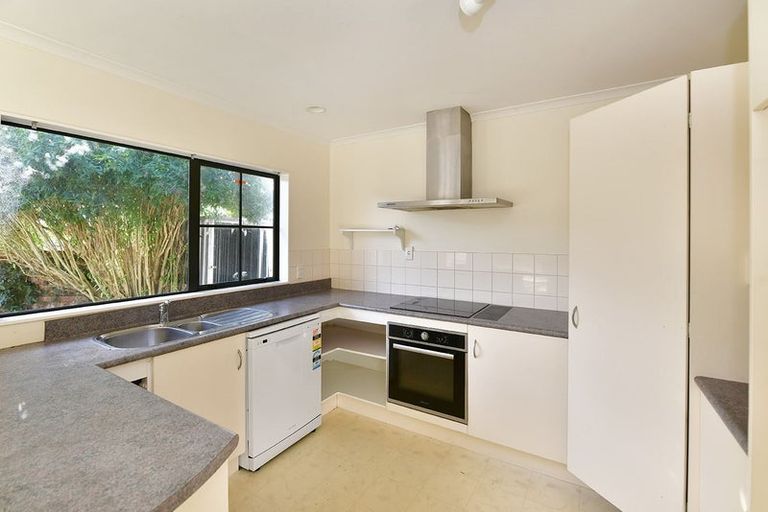 Photo of property in 1/20 Greta Place, Stanmore Bay, Whangaparaoa, 0932
