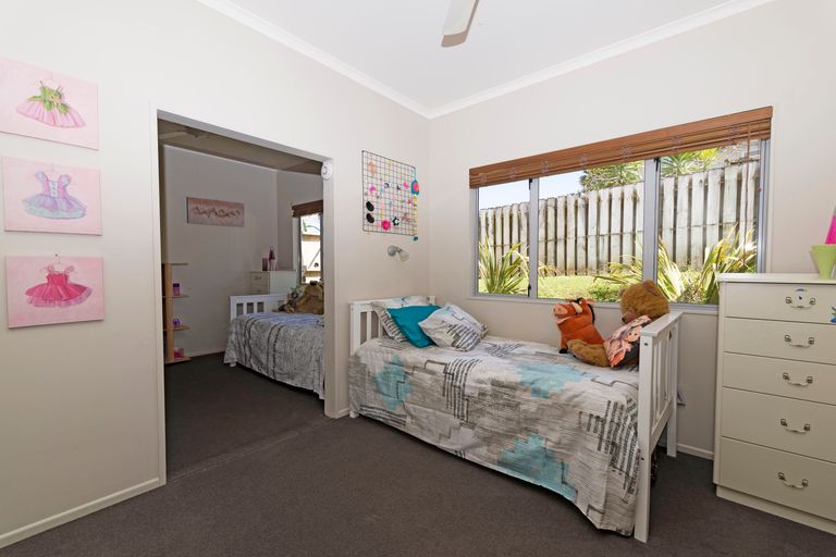 Photo of property in 12 Amber Place, Waimauku, 0812