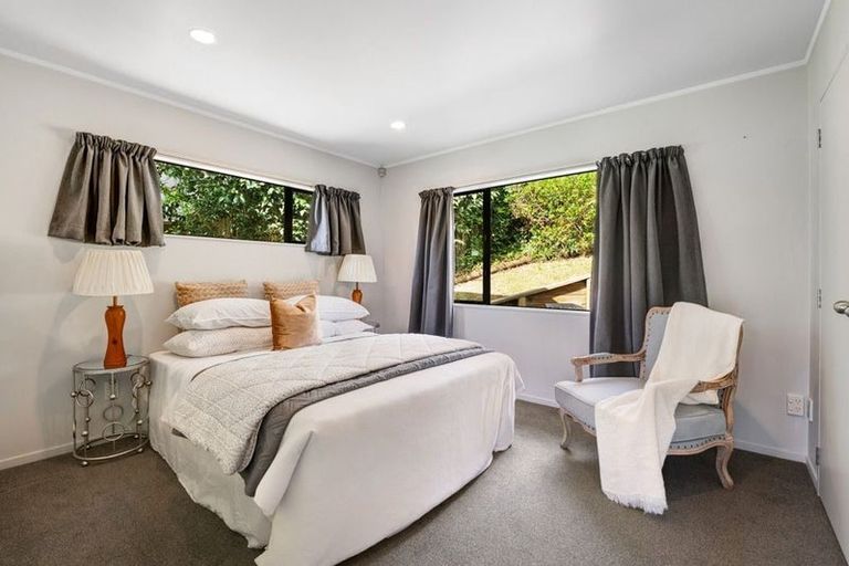 Photo of property in 11 Felicity Place, Unsworth Heights, Auckland, 0632