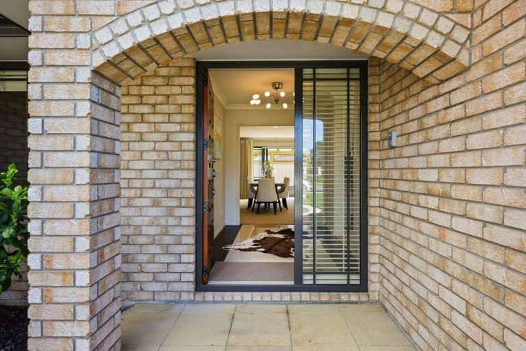 Photo of property in 16 Erceg Way, Rosehill, Papakura, 2113