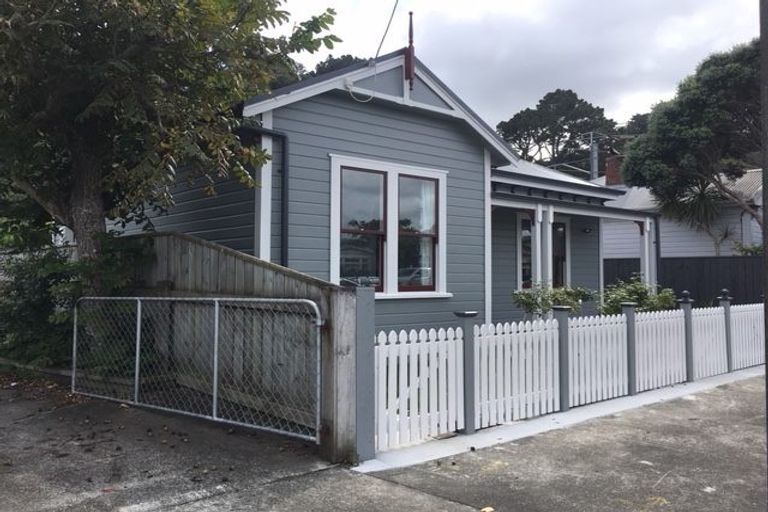 Photo of property in 33 Riddlers Crescent, Petone, Lower Hutt, 5012