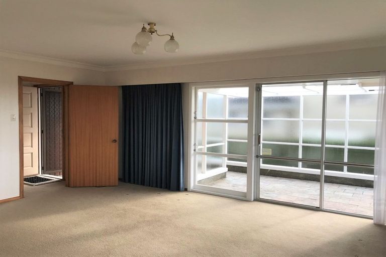 Photo of property in 9 Montana Place, Merrilands, New Plymouth, 4312