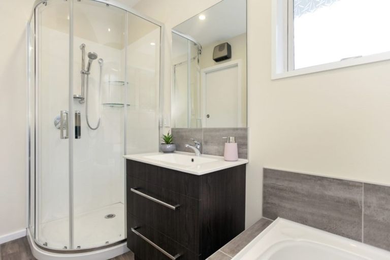 Photo of property in 2/8 Wedgewood Avenue, Cashmere, Christchurch, 8022