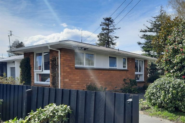 Photo of property in 2/43 Prestons Road, Redwood, Christchurch, 8051