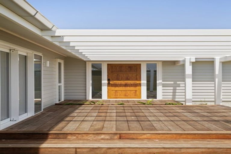 Photo of property in 156 Kupe Drive, Whitianga, 3510