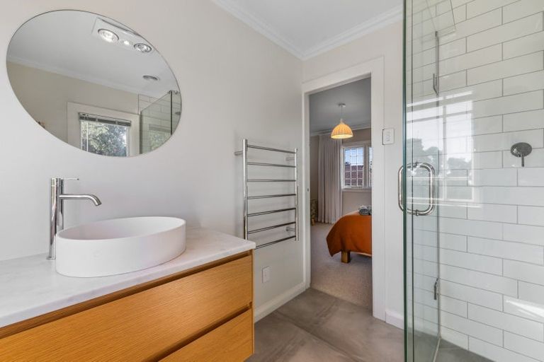 Photo of property in 26 Baring Terrace, Strandon, New Plymouth, 4312