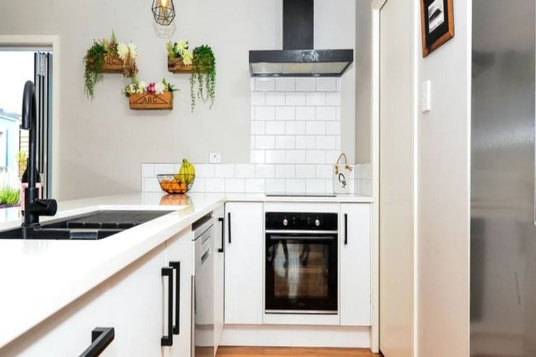 Photo of property in 10 Vardon Road, St Andrews, Hamilton, 3200