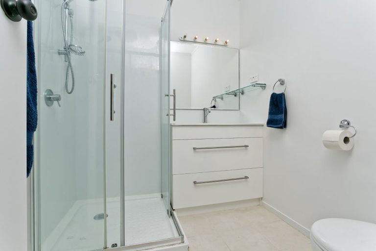 Photo of property in 2/13a Eskdale Road, Birkdale, Auckland, 0626