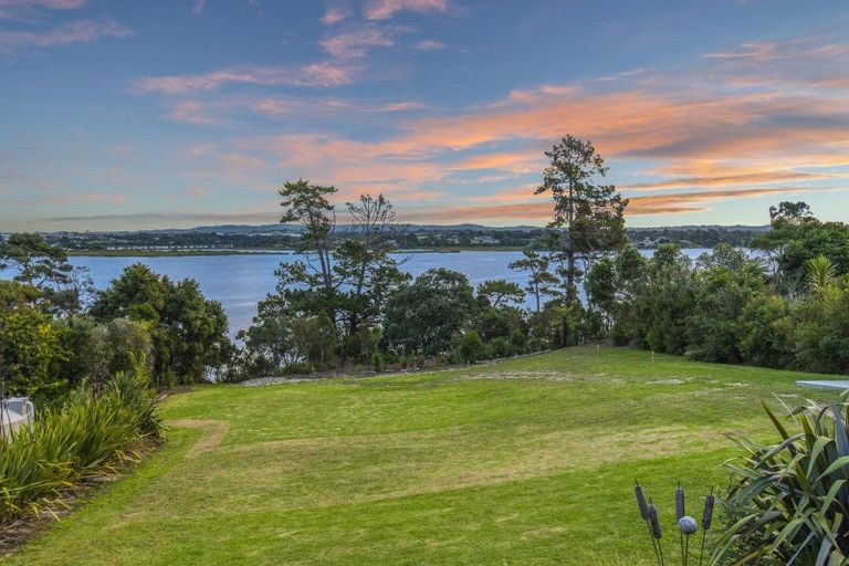 Photo of property in 15a Chatham Avenue, Paremoremo, Auckland, 0632