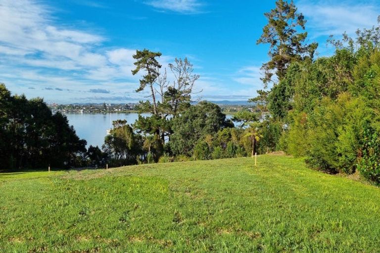 Photo of property in 15a Chatham Avenue, Paremoremo, Auckland, 0632