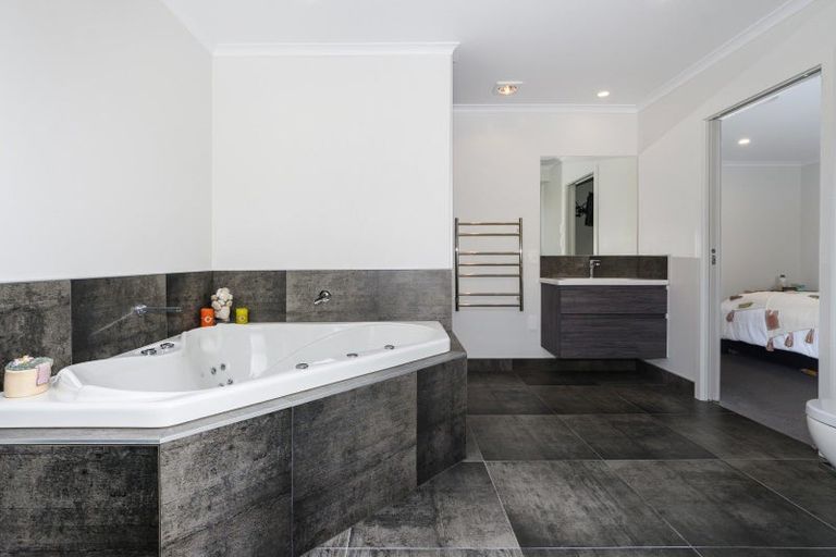 Photo of property in 11 Oyster Place, Omokoroa, 3114