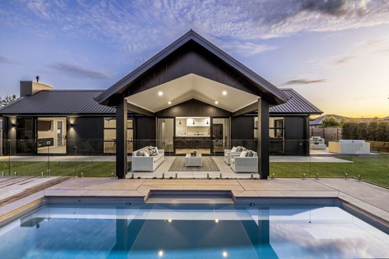 Photo of property in 2 Gabriela Close, Pyes Pa, Tauranga, 3112