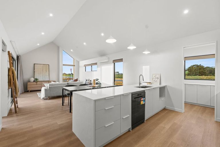Photo of property in 1 Greystone Close, Halswell, 8025