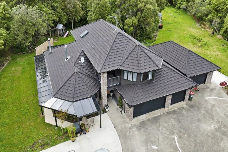 Photo of property in 402 Turitea Road, Turitea, Palmerston North, 4472