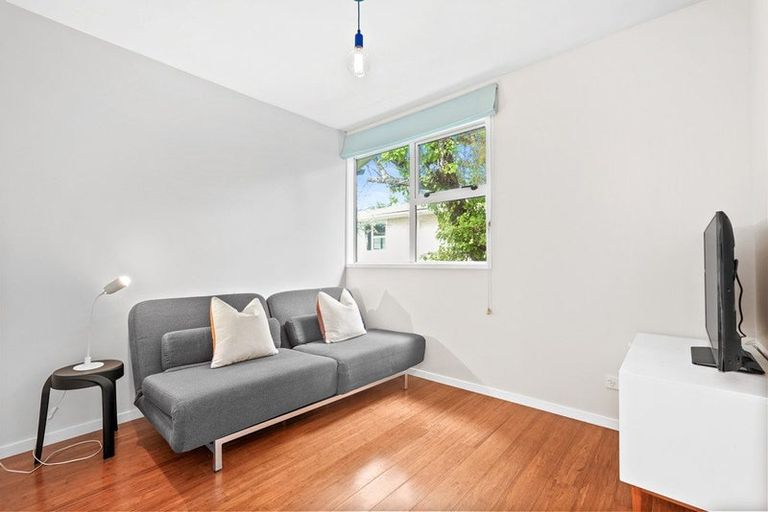 Photo of property in 22 Paragon Avenue, Beach Haven, Auckland, 0626