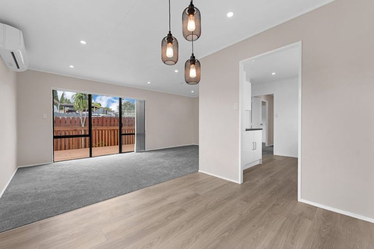 Photo of property in 2/81 Harmel Road, Glendene, Auckland, 0602