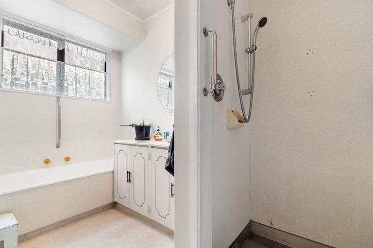 Photo of property in 32 Lowes Place, Solway, Masterton, 5810