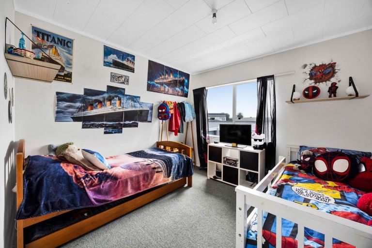 Photo of property in 1 County Drive, Hawera, 4610