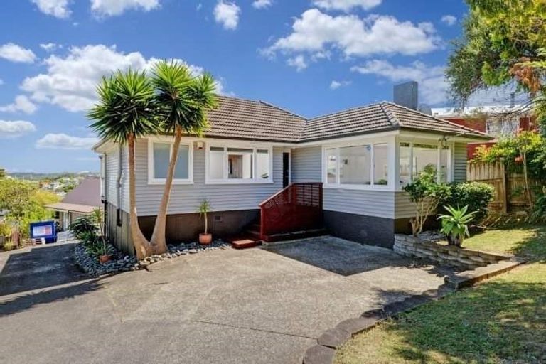 Photo of property in 968 East Coast Road, Northcross, Auckland, 0632
