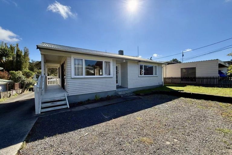 Photo of property in 23 Lauderdale Road, Birkdale, Auckland, 0626