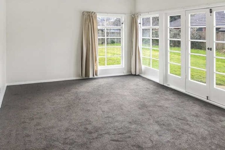 Photo of property in 39 Straven Road, Riccarton, Christchurch, 8011