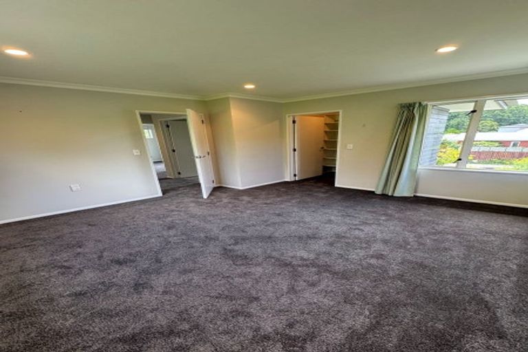 Photo of property in 2/281 Memorial Avenue, Burnside, Christchurch, 8053