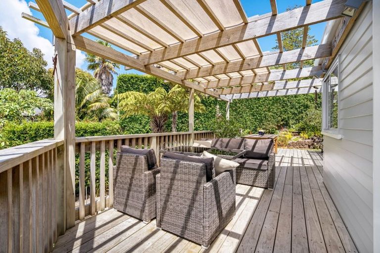 Photo of property in 23a Aberdeen Road, Castor Bay, Auckland, 0620
