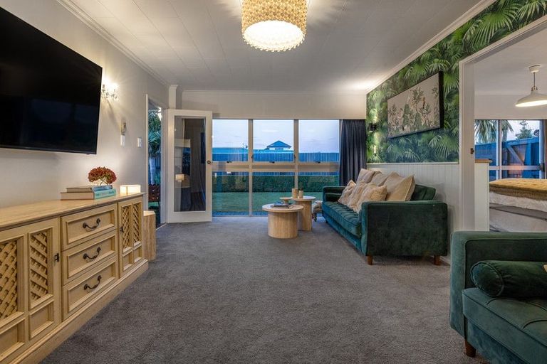 Photo of property in 23 Featherston Street, Levin, 5510