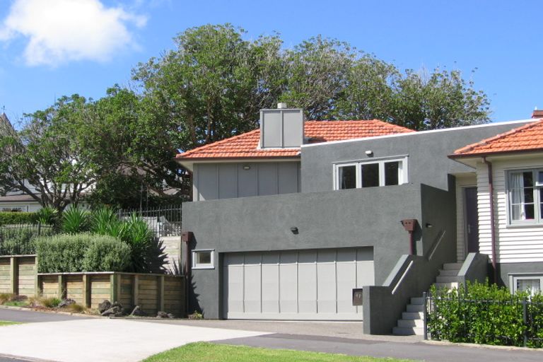 Photo of property in 47 Stanley Point Road, Stanley Point, Auckland, 0624