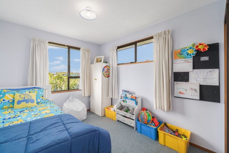 Photo of property in 8 Langham Place, Redwood, Christchurch, 8051