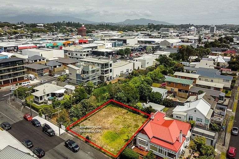 Photo of property in 10 Hobson Street, New Plymouth, 4312