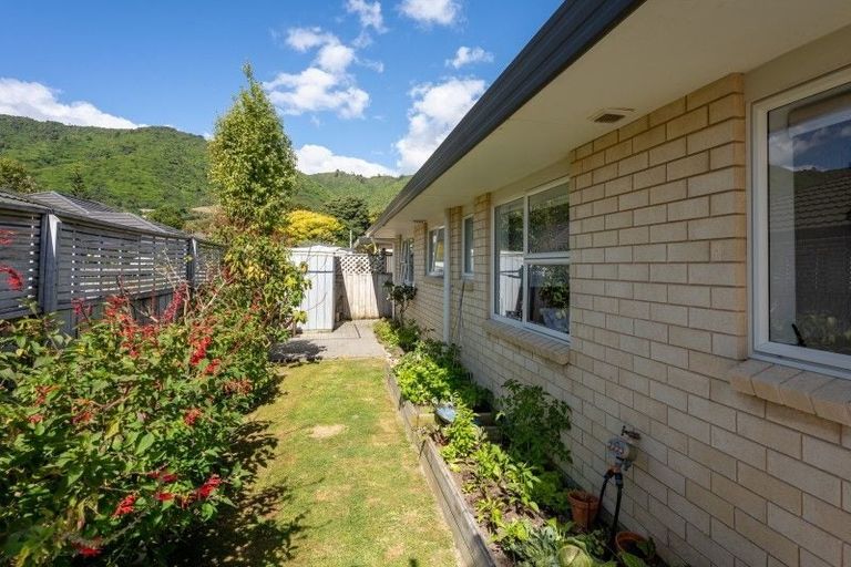 Photo of property in 5a Hemi Street, Waikanae, 5036