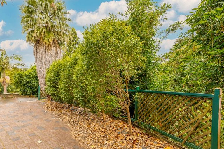 Photo of property in 20 Portsea Place, Chatswood, Auckland, 0626