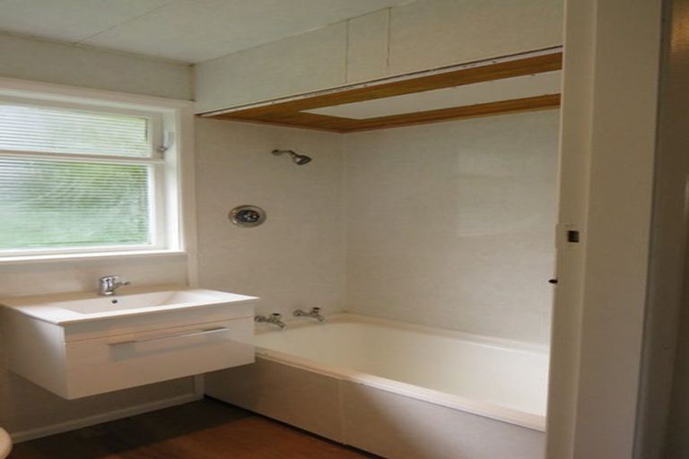 Photo of property in 27 York Place, Cannons Creek, Porirua, 5024