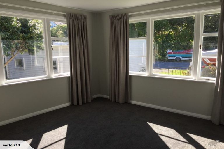 Photo of property in 98 Melbourne Road, Island Bay, Wellington, 6023